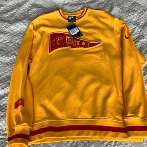 Mens Nike sweatshirt. UNWORN and still has the original sales tags.